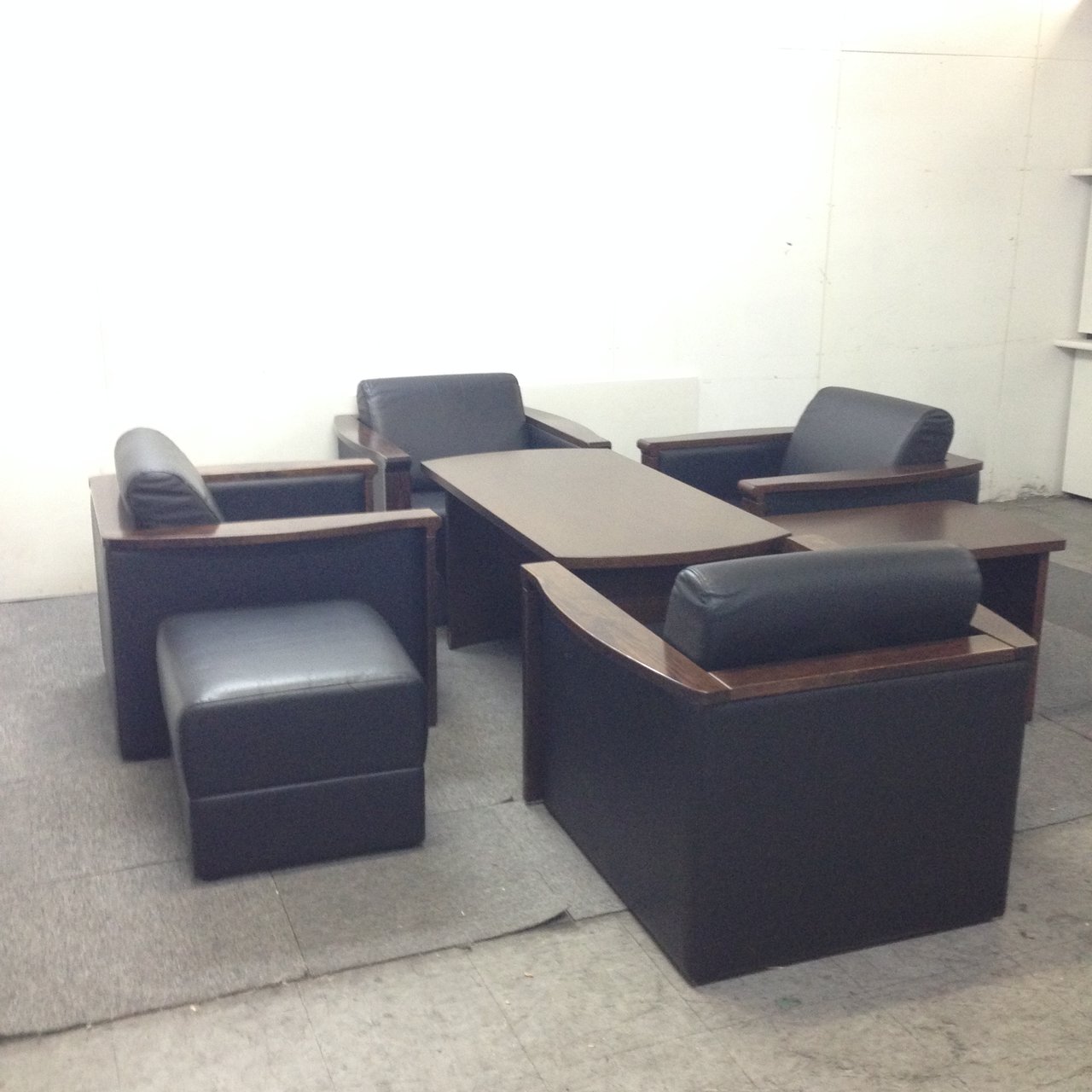 【レア】【高級】大型の応接セット！全部で10個の付属品！写真はイメージです！｜イトーキ｜テーブル付き
                        その他シリーズ
                                    中古
            