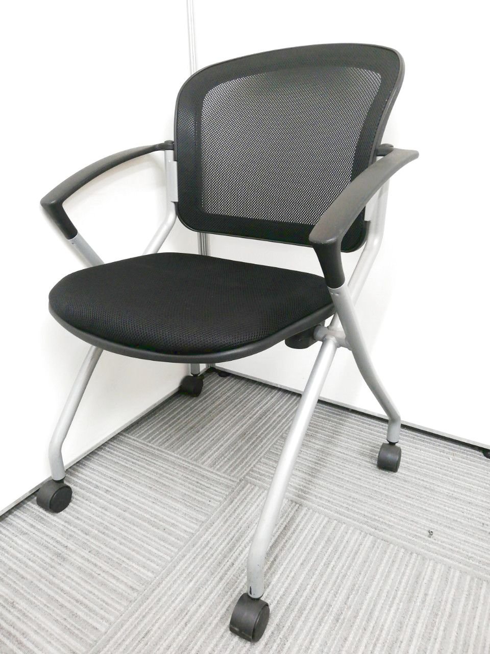 メッシュの会議用ネスティングチェア入荷！キャスター付きで使いやすい！
                        その他シリーズ
                                    中古
            