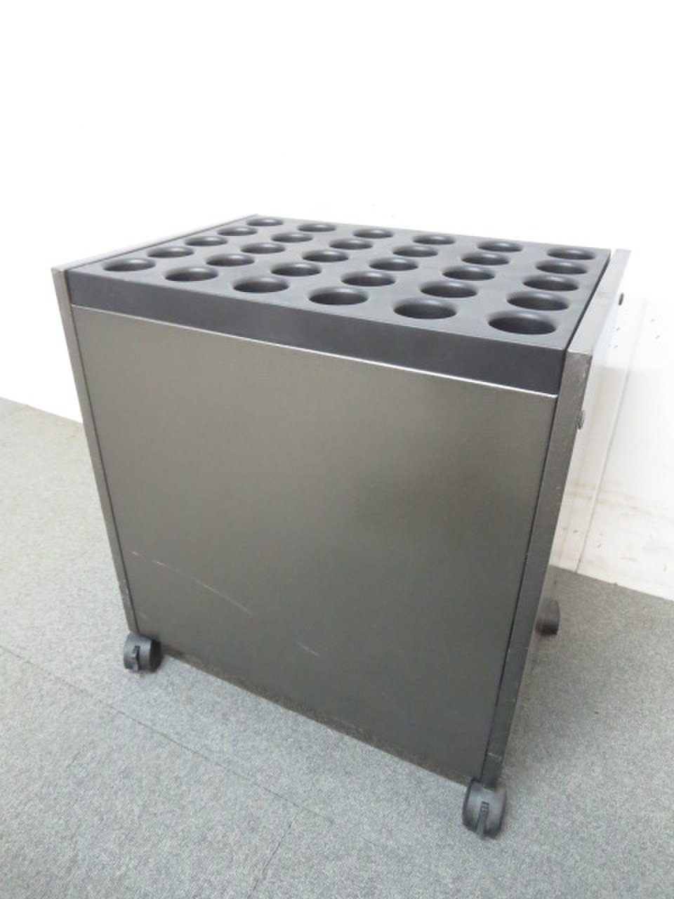 【KOKUYO製！】■30人用！傘立て【キャスター付！】
                        その他シリーズ
                                    中古
            