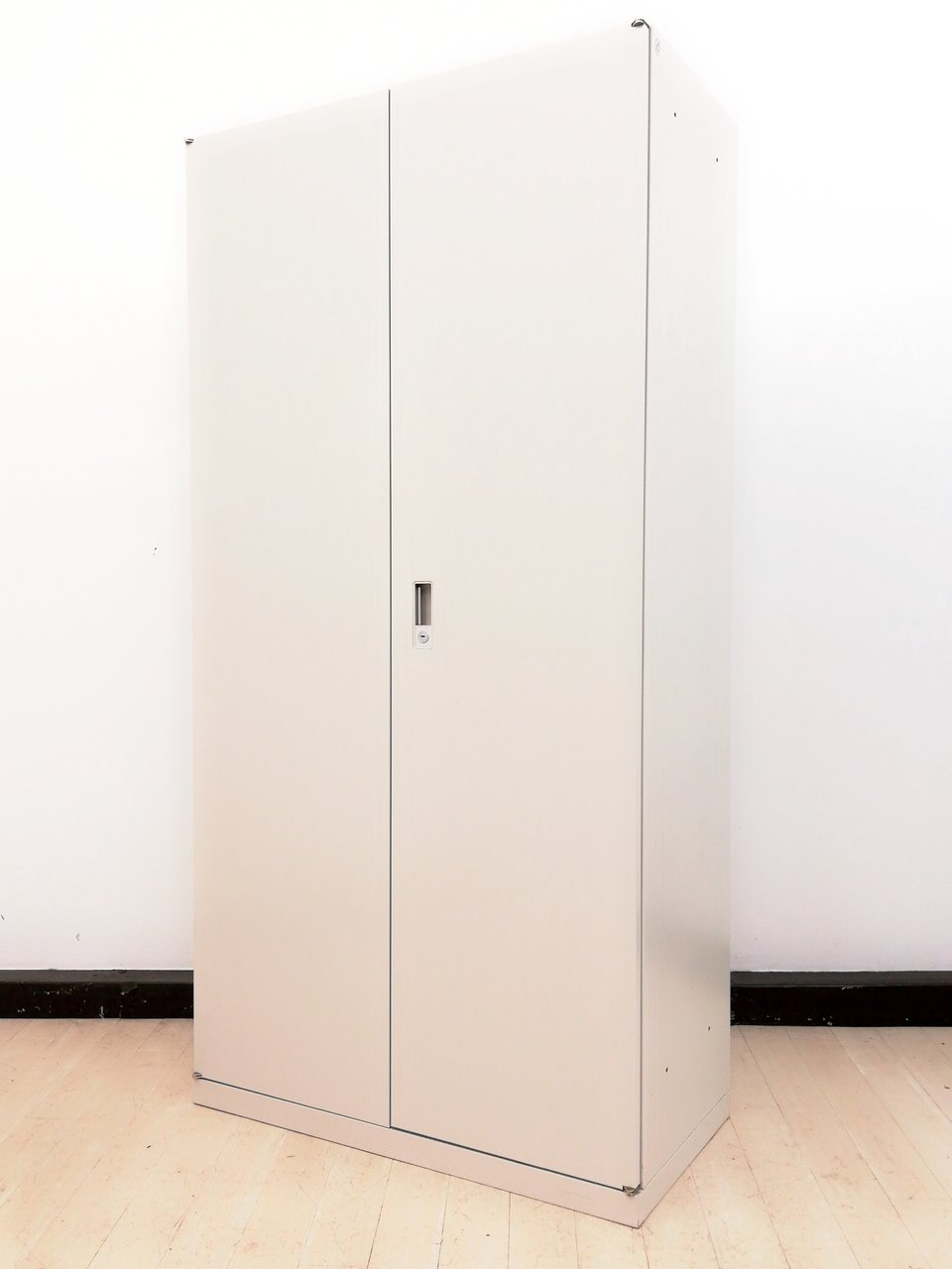 【1台限定】とてもユースフルなサイズH1800㎜◆鍵付きセキュリティばっちり◆安心の国内メーカーオカムラ製
                        42 
                                    中古
            