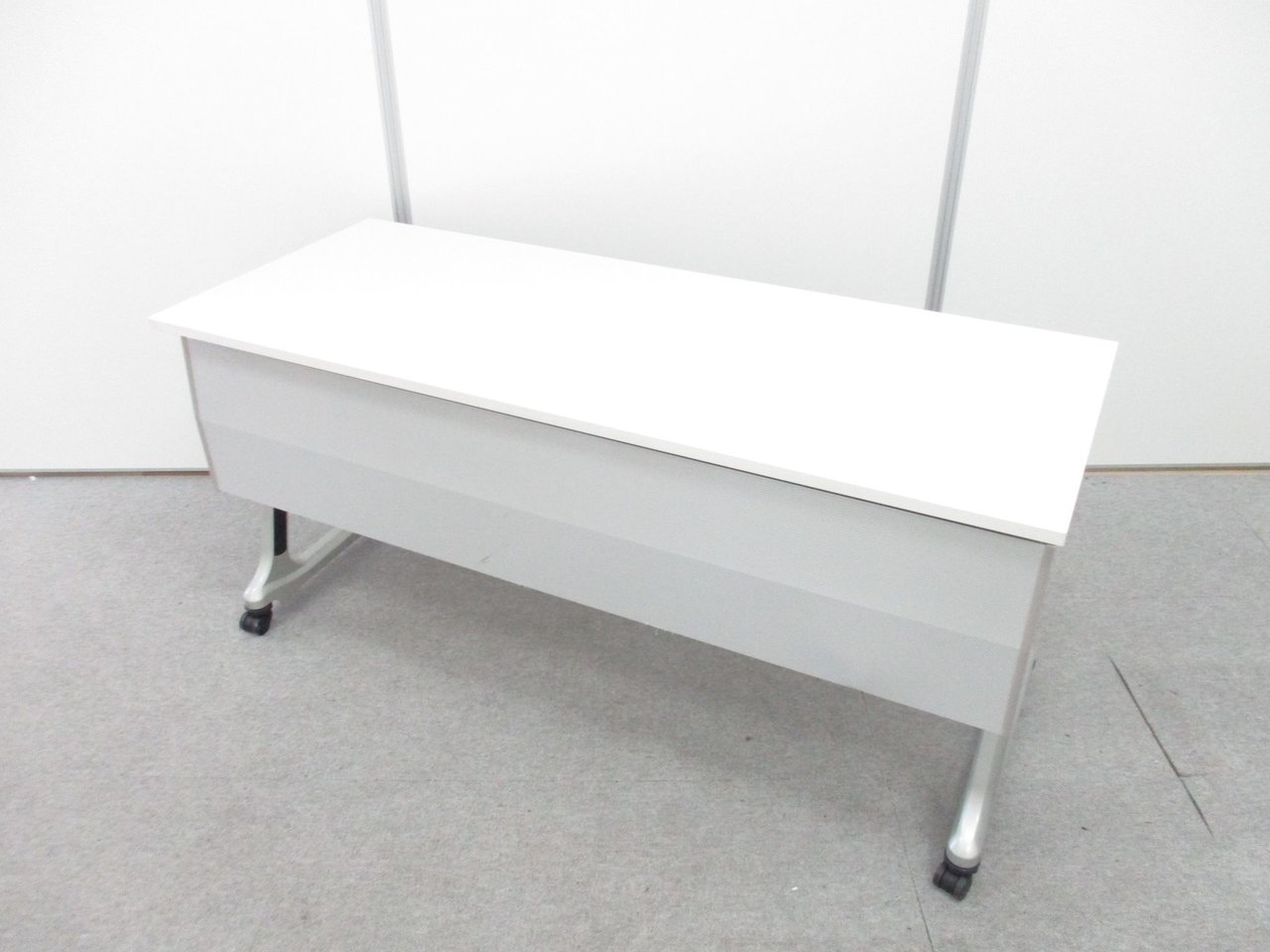 【おつとめ品】オフィスや研究所、塾や工場等何処でも使える！【Ω】
                        コンシア 
                                    中古
            