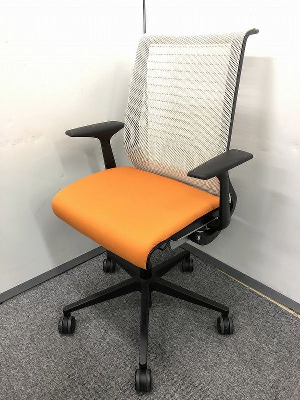 【定価10万以上！】明るく、おしゃれな色合いの高級チェアが一脚限定入荷！【おつとめ品】
                        シンクチェア（座:布
                                    中古
            