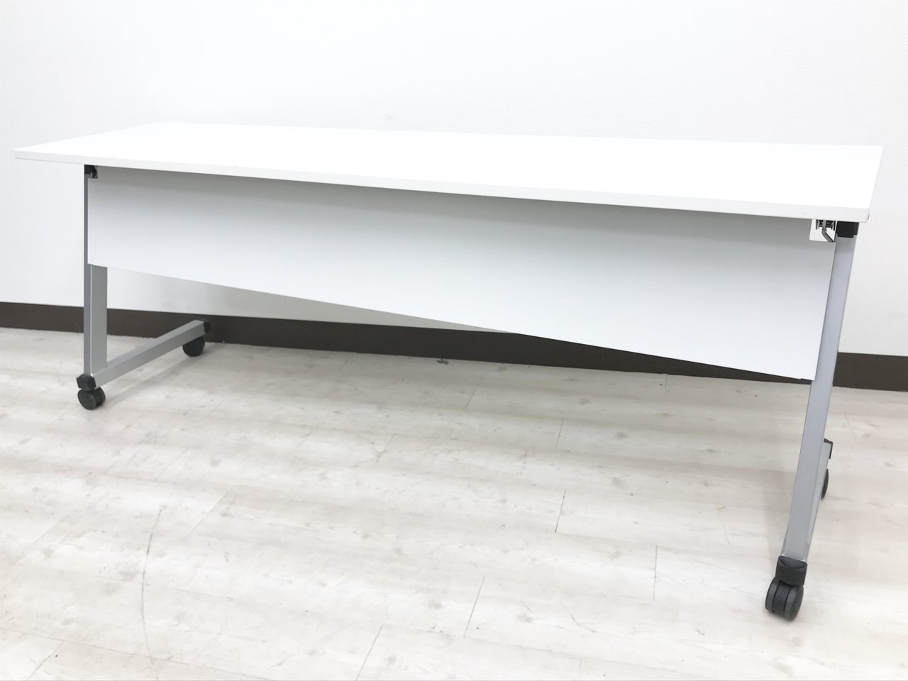 【様々な場所でお使いいただけます。】会議やセミナー、作業台としても使えます。【RP】
                        STKシリーズ 
                                    中古
            