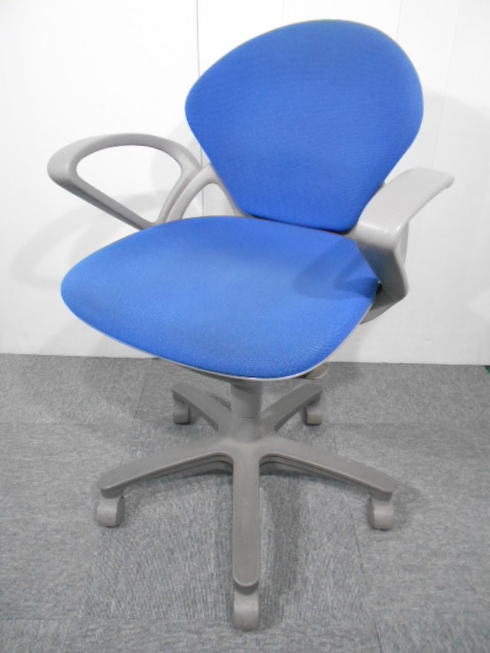 【ロット入荷！！】丸いシルエットが魅力的なプレーゴチェア！！【関西倉庫在庫】
                        プレーゴ 
                                    中古
            