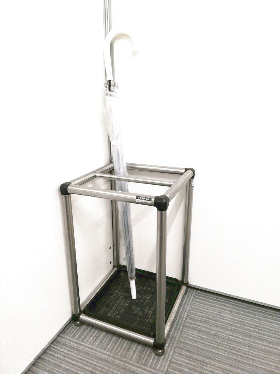 【買い忘れにご注意を！】コンパクトなサイズ感の傘立て！省スペースにも設置が可能な商品です！
                        その他シリーズ
                                    中古
            