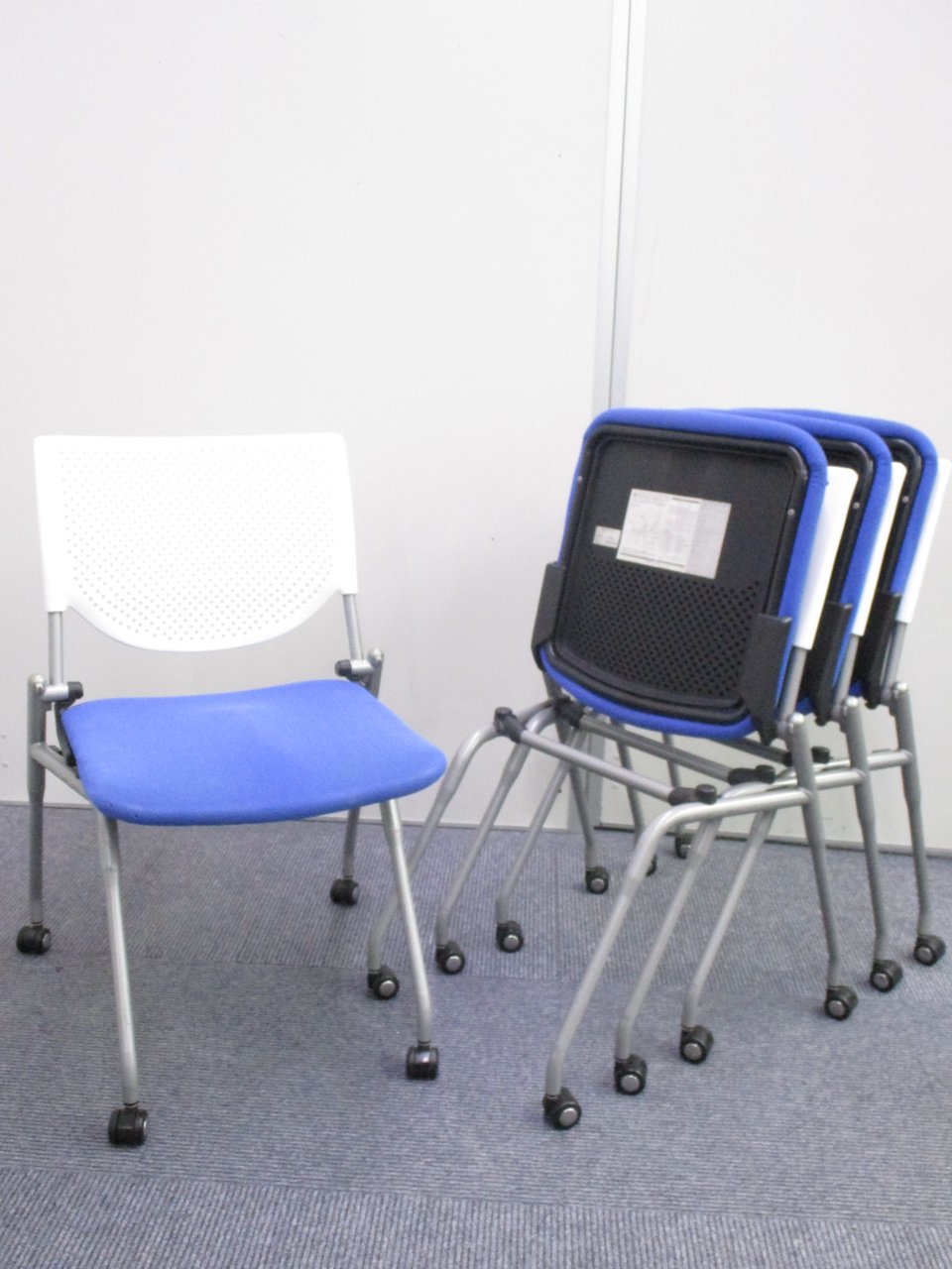 【KS】【4脚セット！】オカムラ製会議用チェア！定番ブルーカラー！4脚1セットご用意いたしました！【J】
                        プロスタック 
                                    中古
            