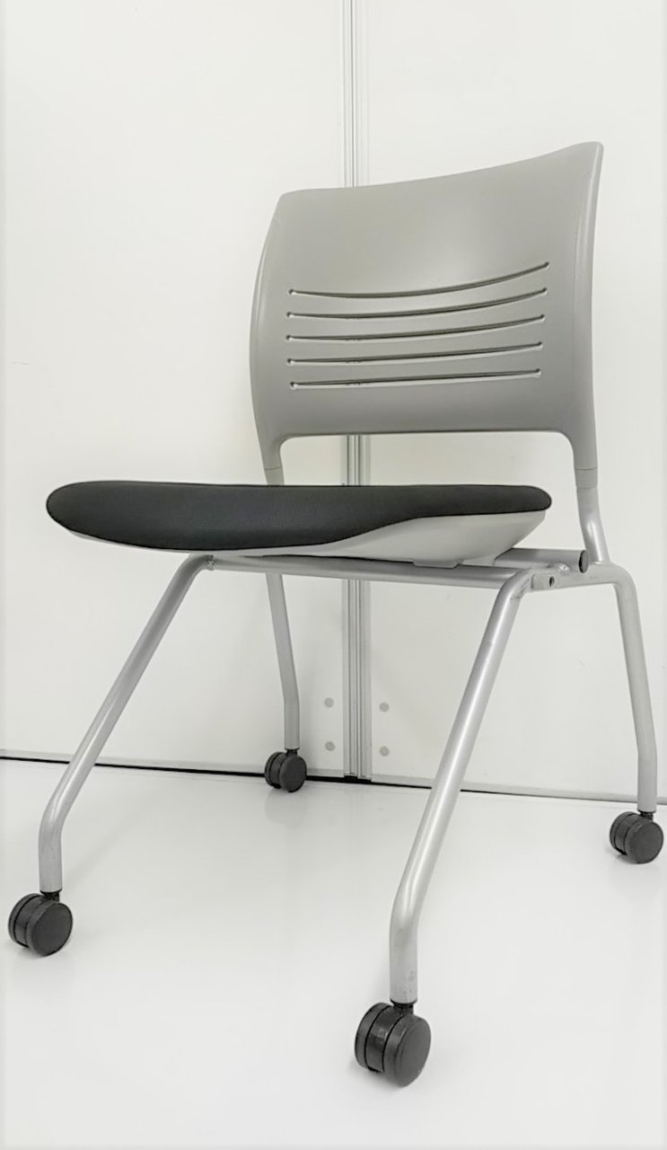 【座面が畳めて省スペース！】オカムラ製エレナⅡ　座り心地の良いミーティングチェアです！
                        エレナⅡ 
                                    中古
            