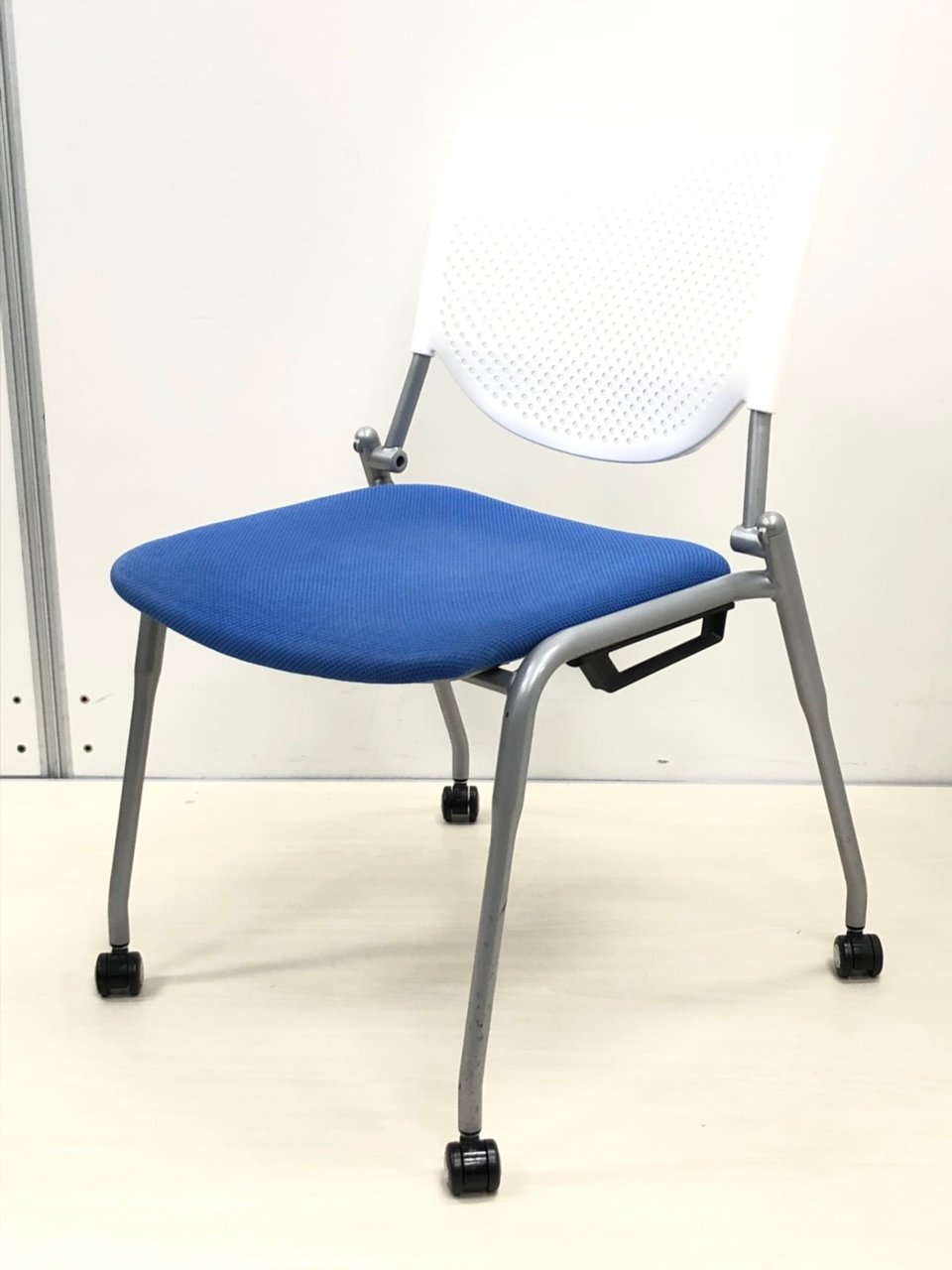 【入れ替え特価】導入実績多数のスタックチェア【1脚限定】
                        プロスタック 
                                    中古
            