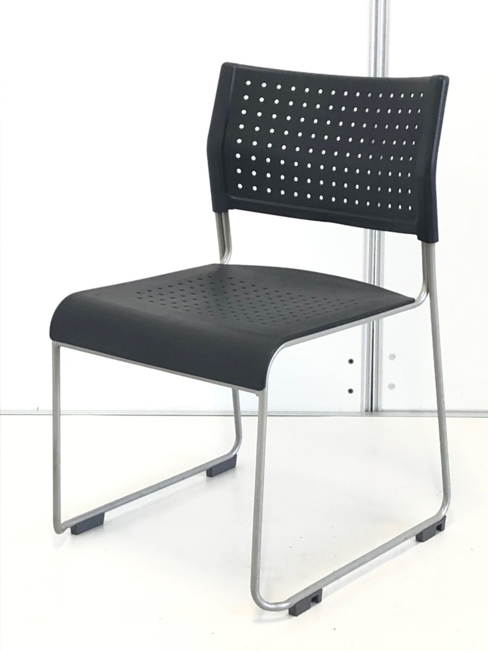 場所を選ばないシンプルなミーティングチェア！
使わない時は縦に重ねて収納！
                        その他シリーズ
                                    中古
            