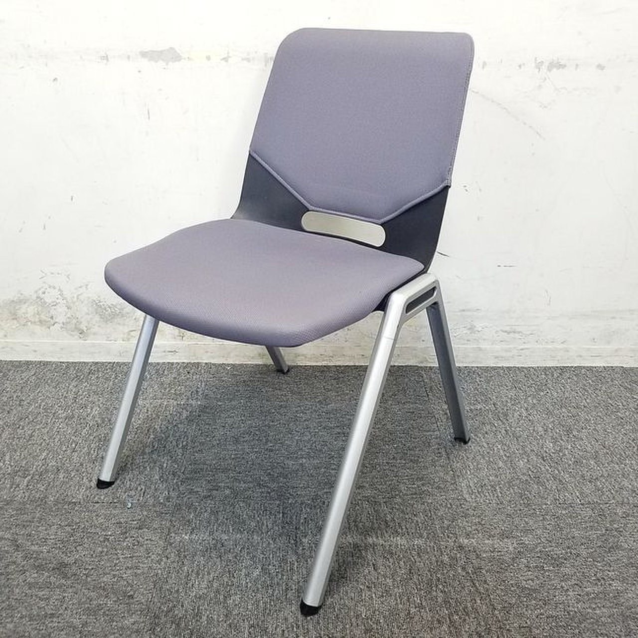 【7脚入荷！】コクヨ製スタッキングチェア｜シンプルなデザインで使いやすい！
                        パレード 
                                    中古
            