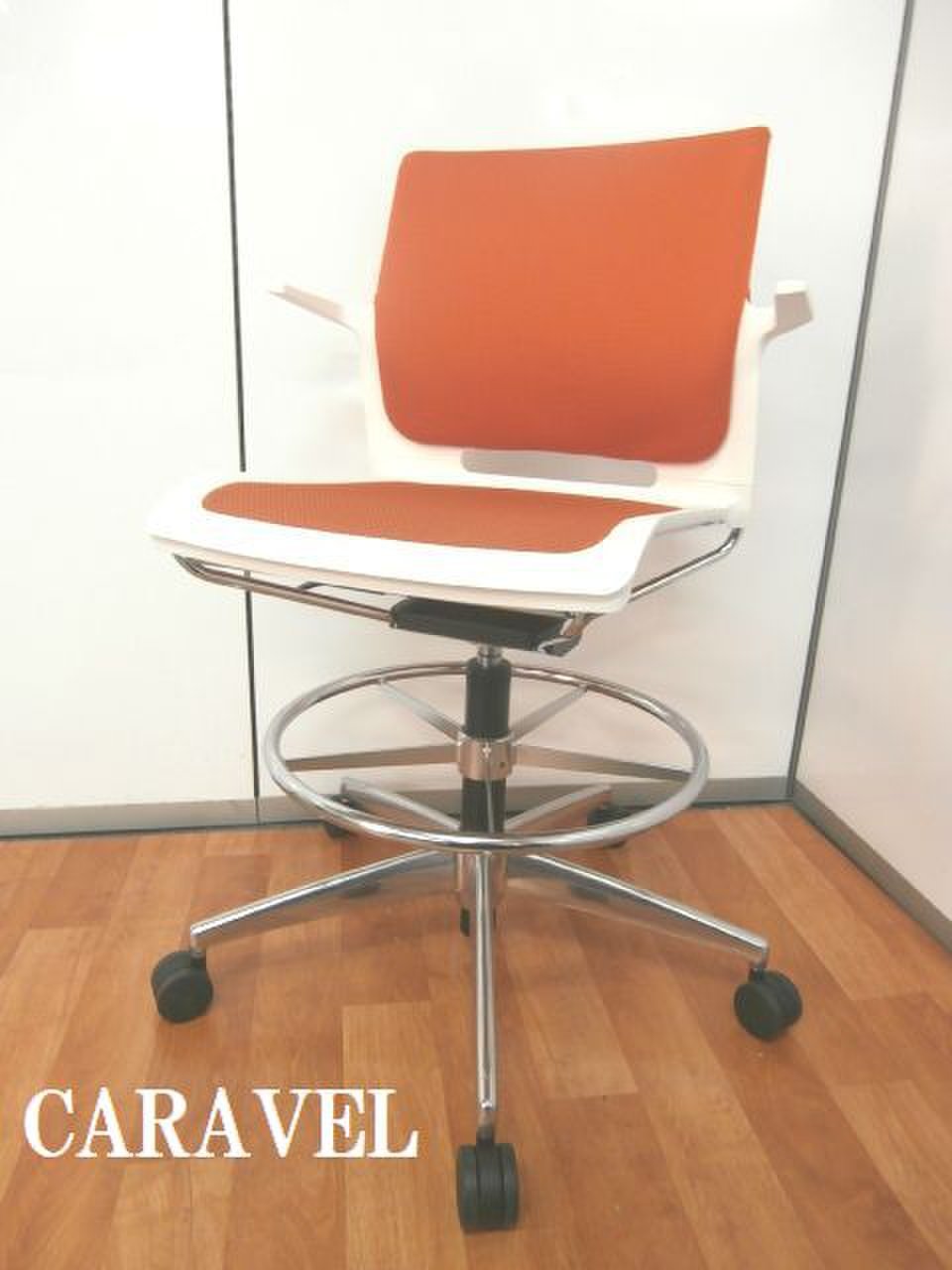 注目商品！！【レア商品のカウンターチェアになります！！上下昇降でデスクに合わせ調整が可能ですのでハイカウンターでも十分対応できます！！】■国内メーカー
                                    中古
            