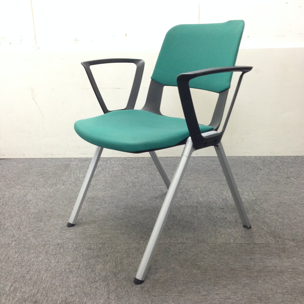 【お得】コクヨ製スタッキングチェアが入荷！｜肘置き付き｜グリーン
                        その他シリーズ
                                    中古
            