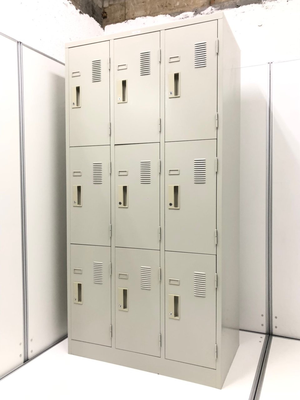 【9人用】中古市場では珍しい9人用ロッカー！オフィスに1台は欲しい！
                        その他シリーズ
                                    中古
            