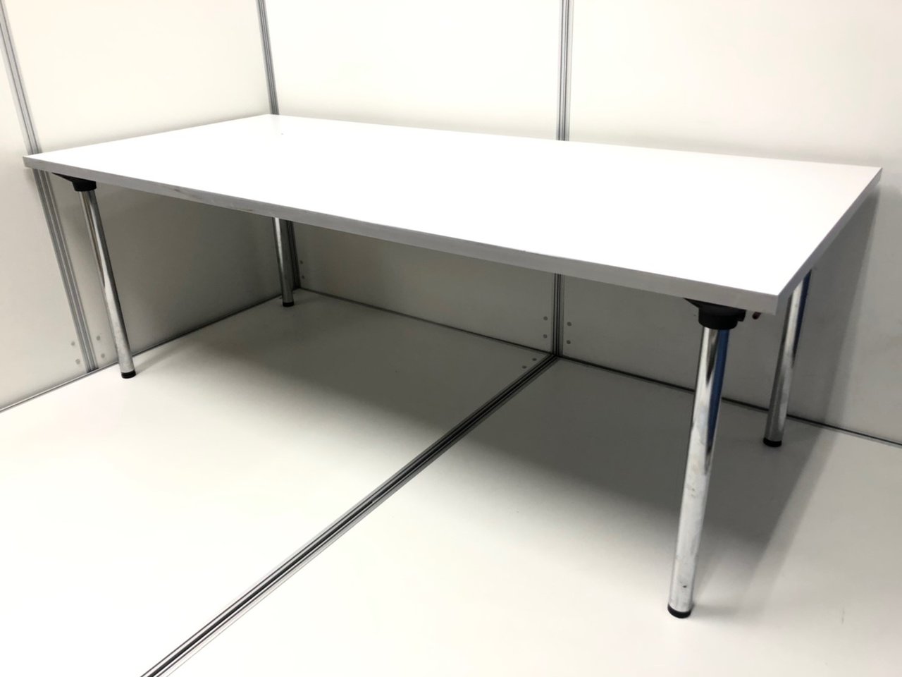 【へこみあるためお安くなっております！】大型の折りたたみテーブルです。
                        その他シリーズ
                                    中古
            