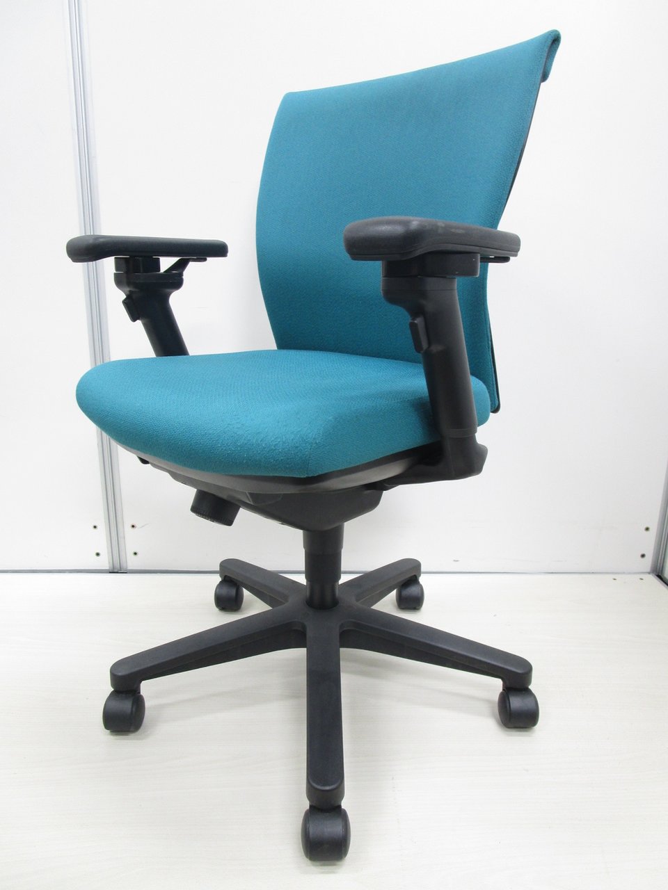 【細かい調節が可能】安価で揃えるのにオススメ【可動肘付き】薄っすらと擦れがあります
                        トレンザ 
                                    中古
            