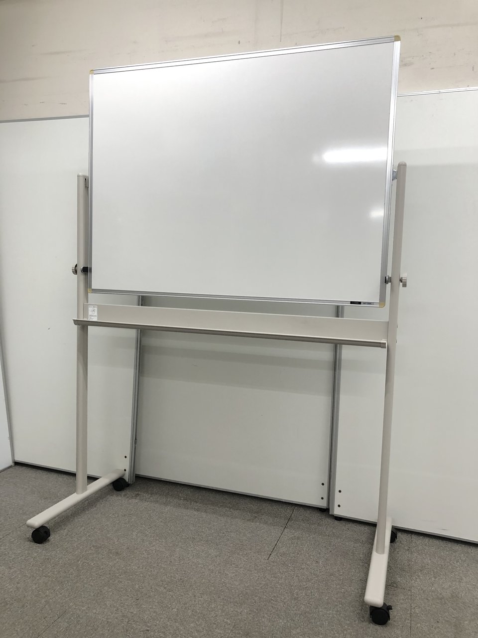 【1台限定！】【オフィスの必需品！】イトーキ【自立式ホワイトボード】
                        その他シリーズ
                                    中古
            