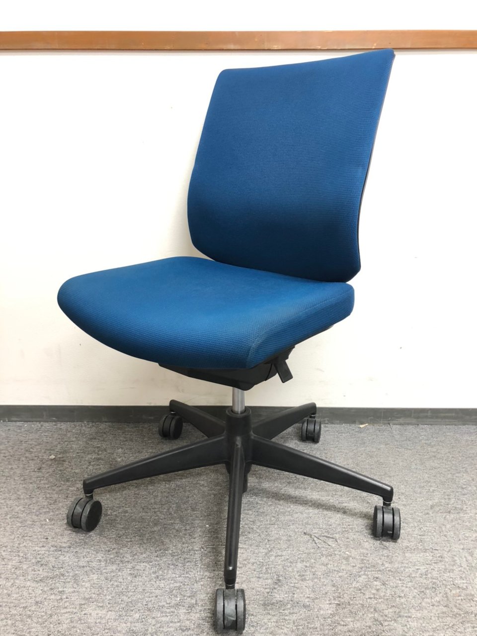 【在庫入替の為お安く！】コクヨ｜ウィザード｜人気のターコイズブルー色
                        ウィザード 
                                    中古
            