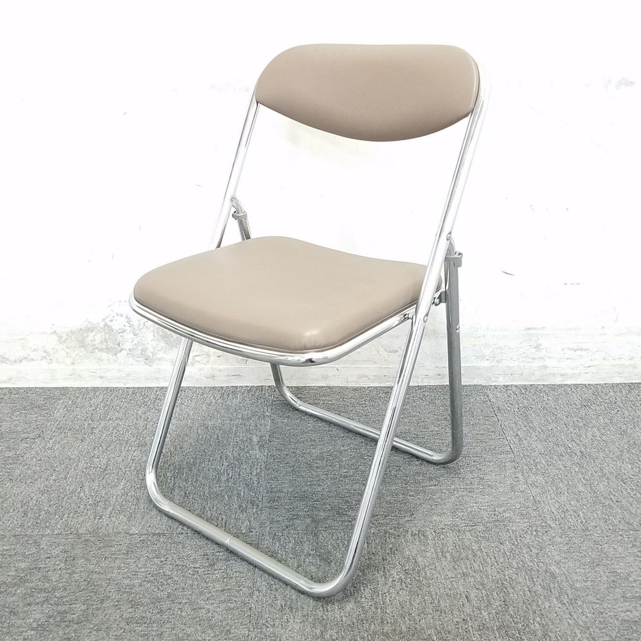 【２脚限定！】オカムラ製パイプイス｜研修や会議用にいかがですか。
                        8151シリーズ
                                    中古
            