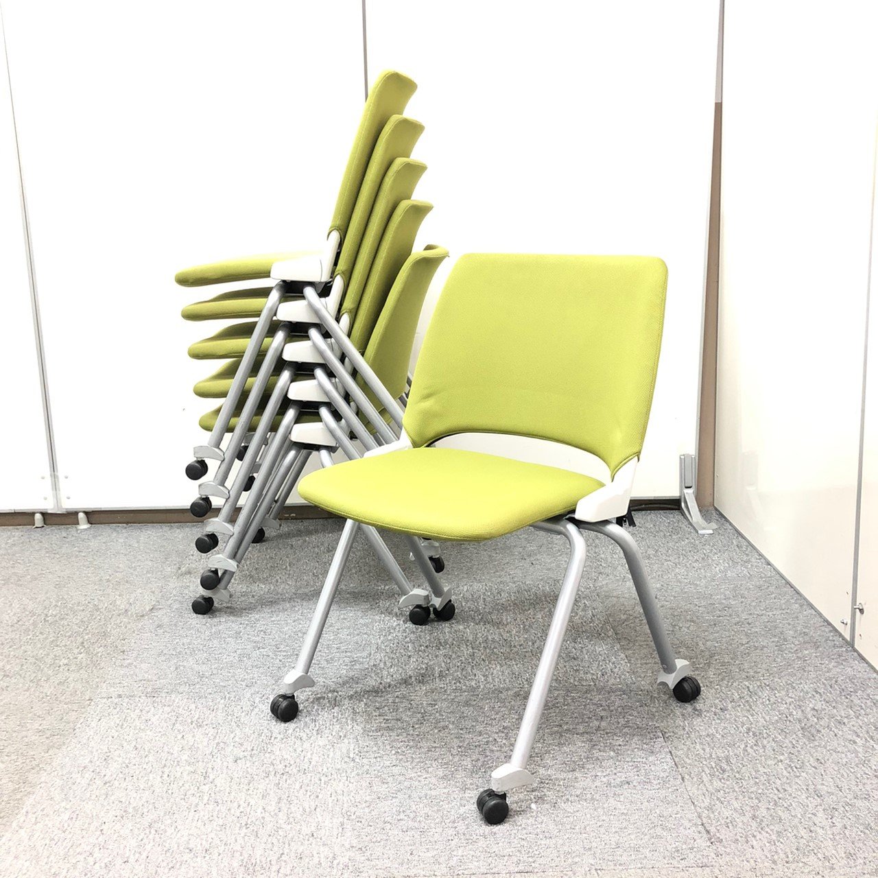 【6脚セット価格】ミーティングテーブルと一緒にいかがでしょうか
                        FM-350 
                                    中古
            