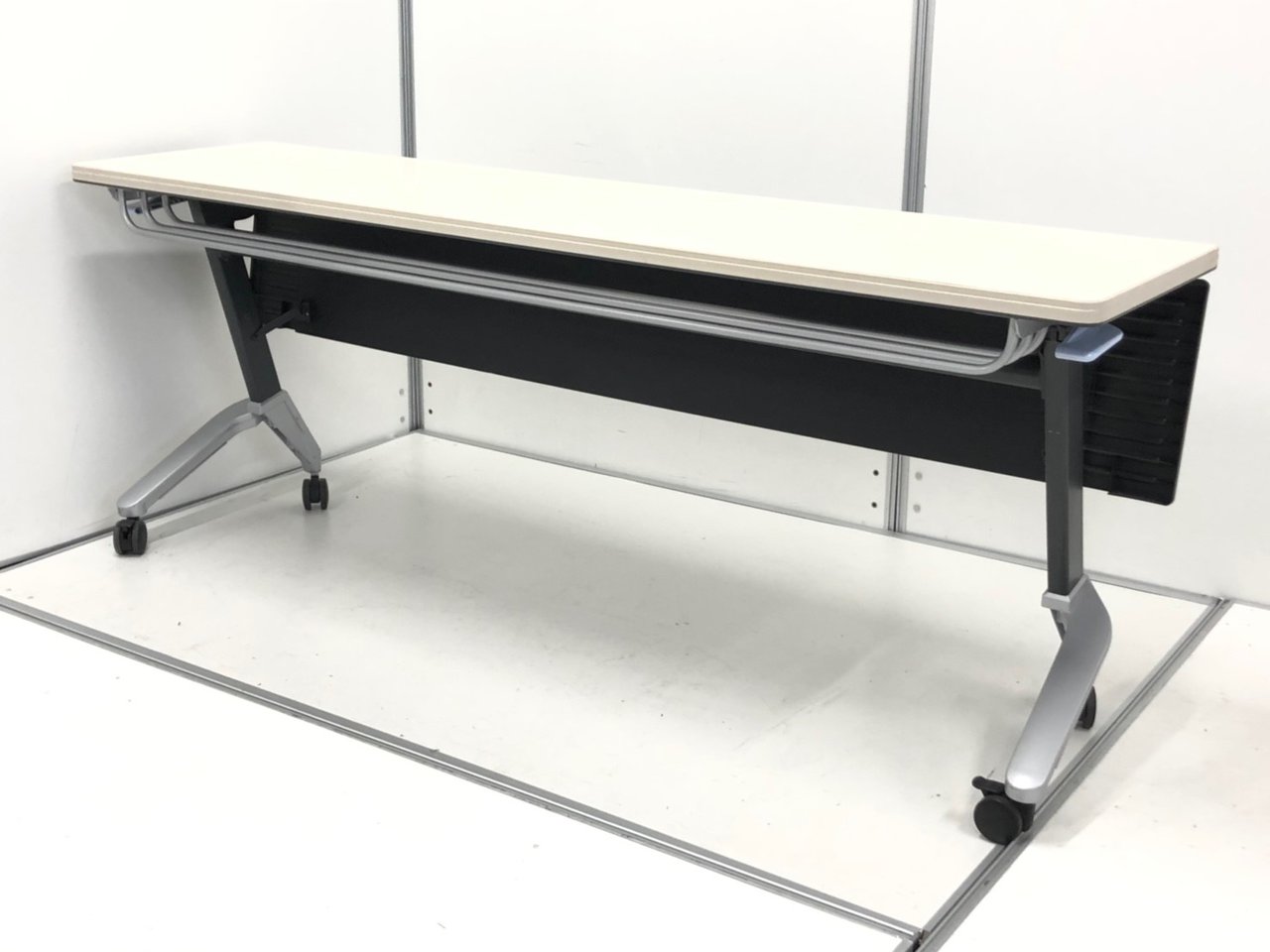 天板に傷有の為お安く！通常使用には問題無！
                        その他シリーズ
                                    中古
            