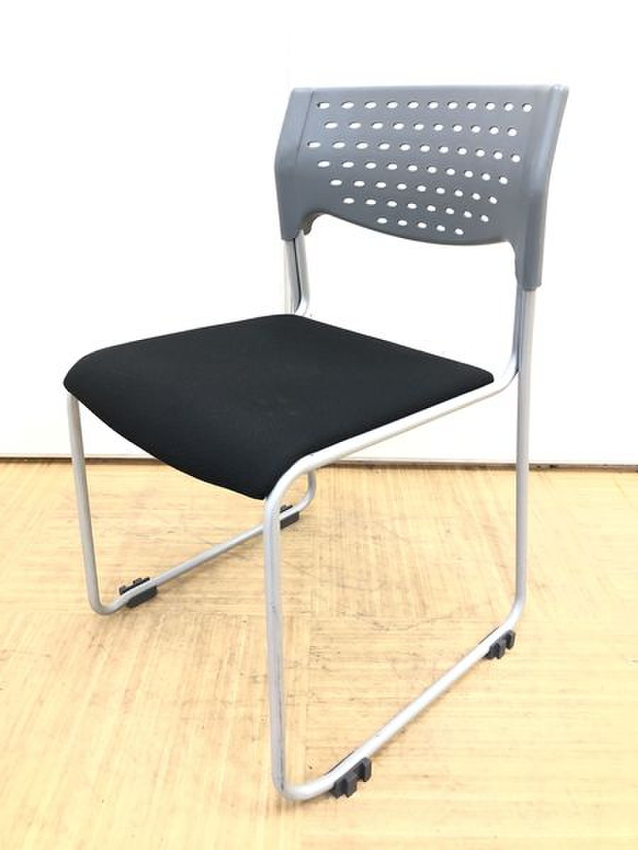 【シンプンなデザイン】定番のスタッキングチェア
                        その他シリーズ
                                    中古
            