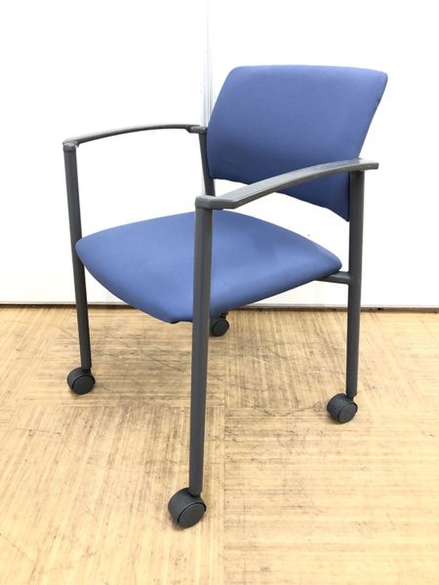 【キャスター付きで移動もらくらく】肘掛け付きミーティングチェア【面談用に是非】
                        130シリーズ 
                                    中古
            