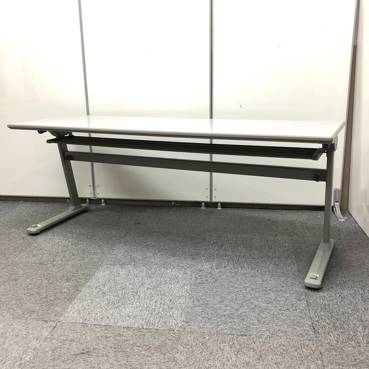 【人気のスタックテーブル】天板を反転して収納可能
                        8184Y型 
                                    中古
            