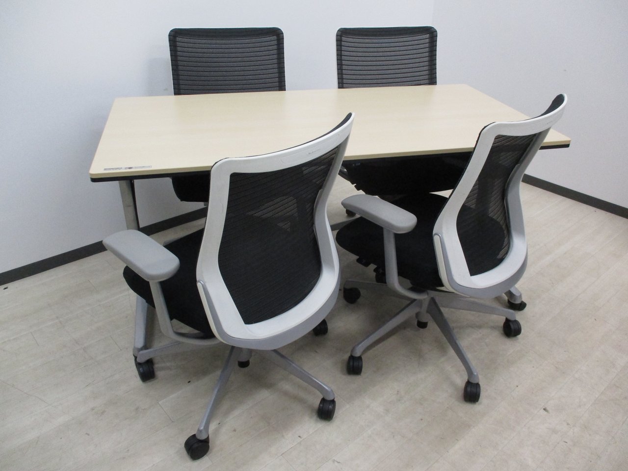 【かっこいいミーティングセット】折り畳み可能！キャスター付き！お洒落なテーブルです！
                        インターアクトPRO 
                                    中古
            