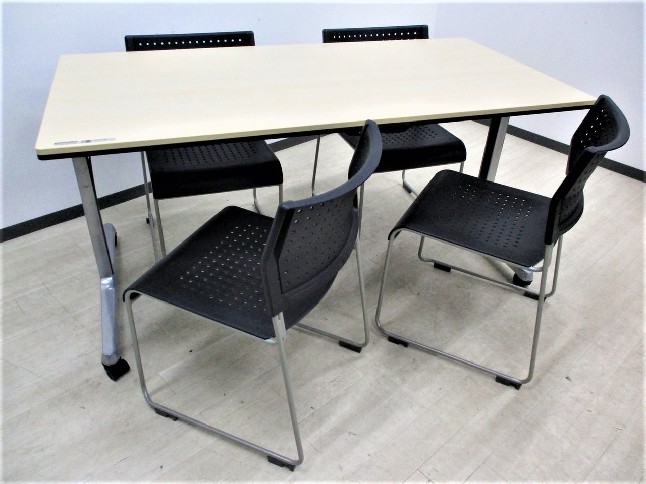 【格安で会議室作れます！】
ミーティングテーブルにも使える折りたたみテーブル！
                        インターアクトPRO 
                                    中古
            