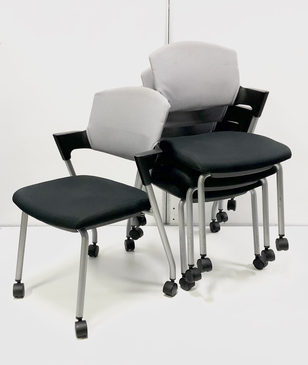 【お得な4脚セット！】無骨なグレーカラー！キャスター付きでラクラク移動！【コクヨ製】【プロッティチェア】
                        プロッティ（キャスター付） 
                                    中古
            