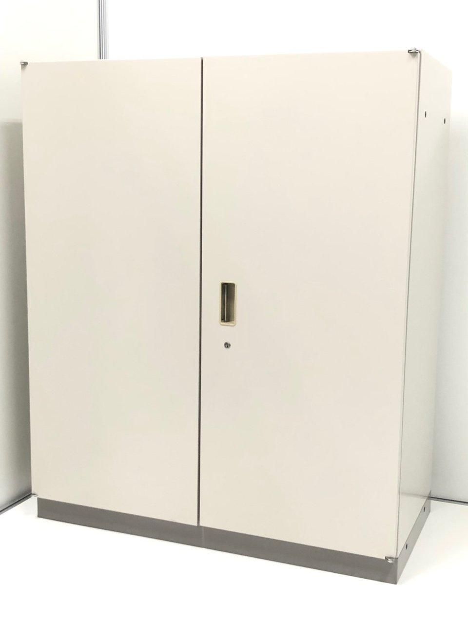 【定番シリーズ】両開き（観音開き）タイプの定番書庫！
                        シンライン 
                                    中古
            