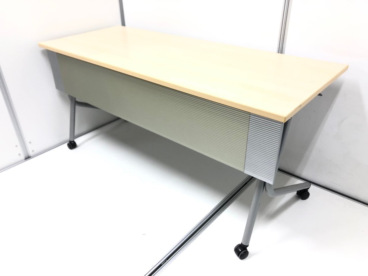 【おつとめ品】【会議、研修に】移動時、キャスターがガタガタするため、特別価格にてご提供！
                        ネスティア 
                                    中古
            