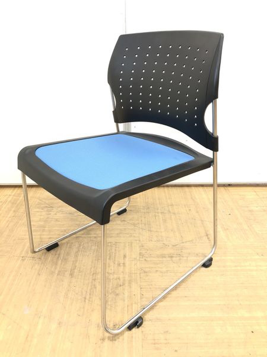 【重ねて収納】【省スペース化を実現】定番のスタッキングチェア
                        プレド 
                                    中古
            