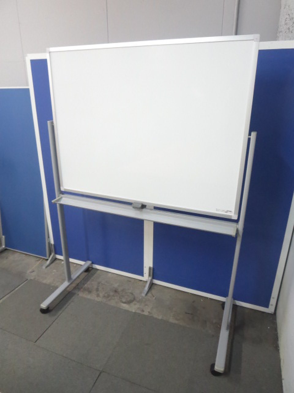 【脚付き両面！】無地のホワイトボードが入荷しております！【キャスター付き！】
                        その他シリーズ
                                    中古
            