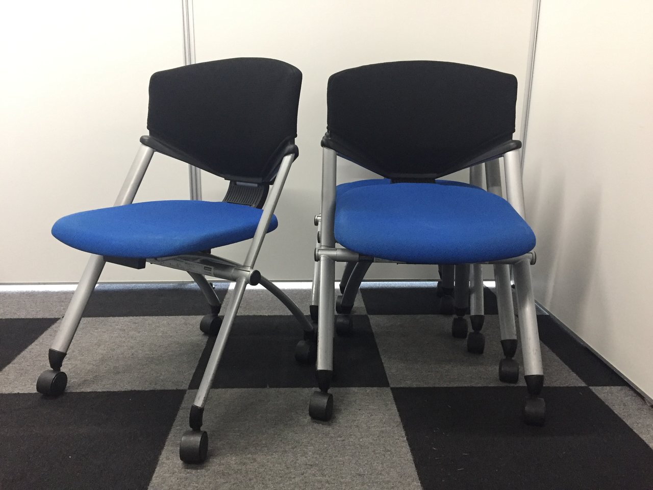 【セット商品】4脚セットでお得なチェアです。ミーティング用の椅子で平行に収納できます
                        その他シリーズ
                                    中古
            