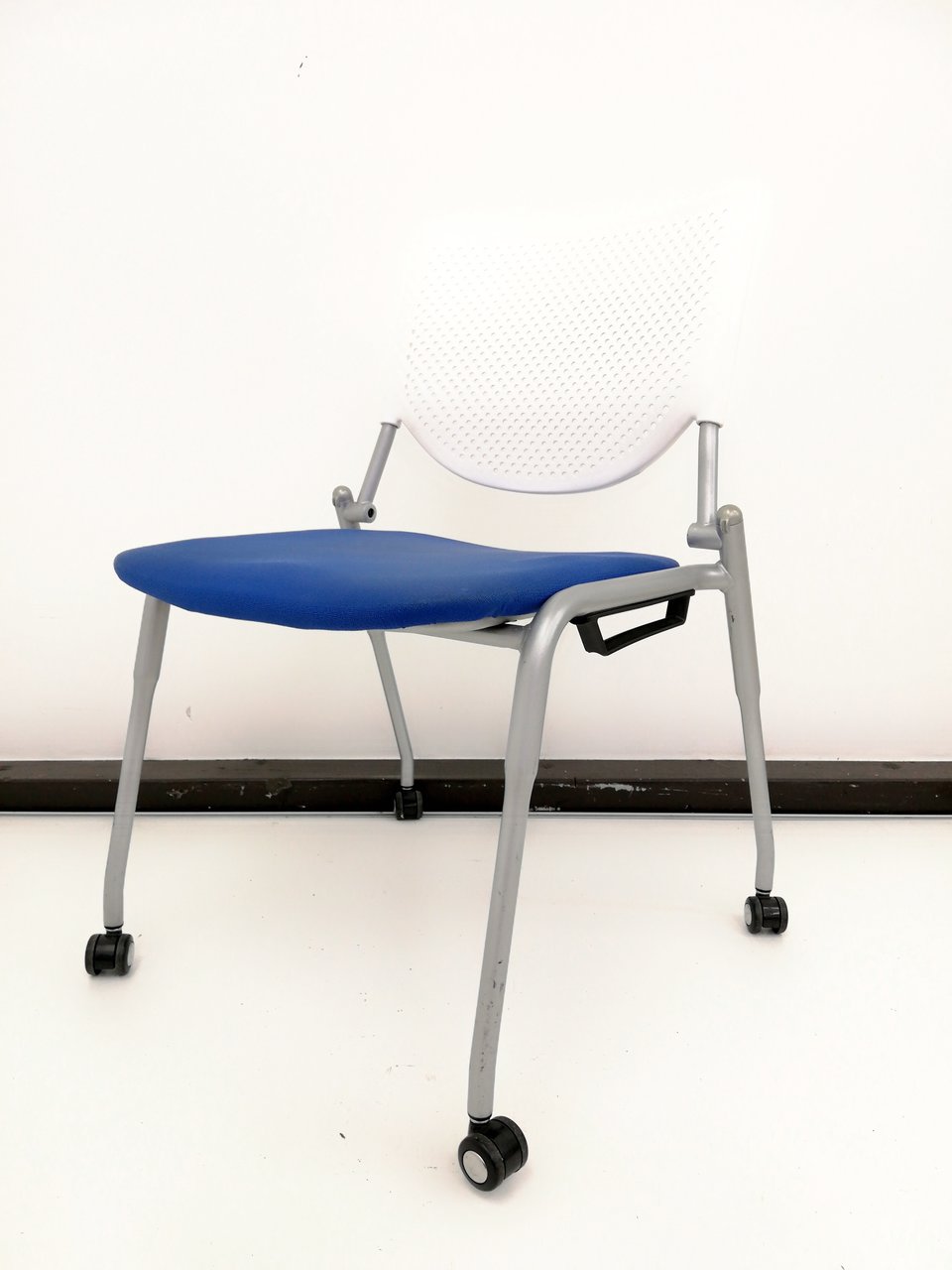 【10脚入荷！】軽い！いつでもどこでもミーティング◆片付け便利◆オカムラ製
                        プロスタック 
                                    中古
            