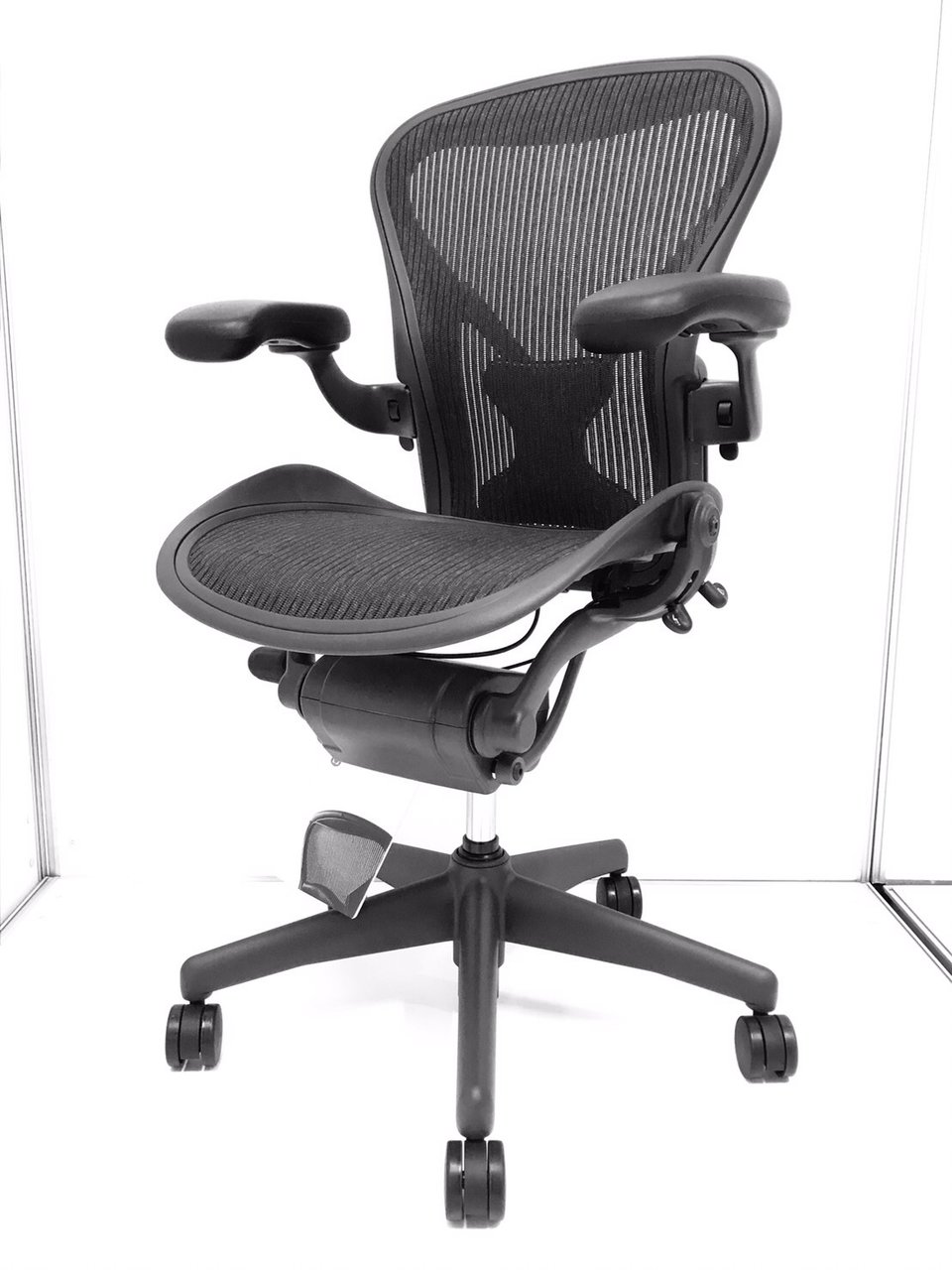 未使用品／大人気　オフィスチェアの王様、小柄な人向けのＡタイプ！　◆Hermanmiller◆アーロン◆ポスチェアーフィット◆クラシック
                        アーロンチェア 
                                    新古品
            