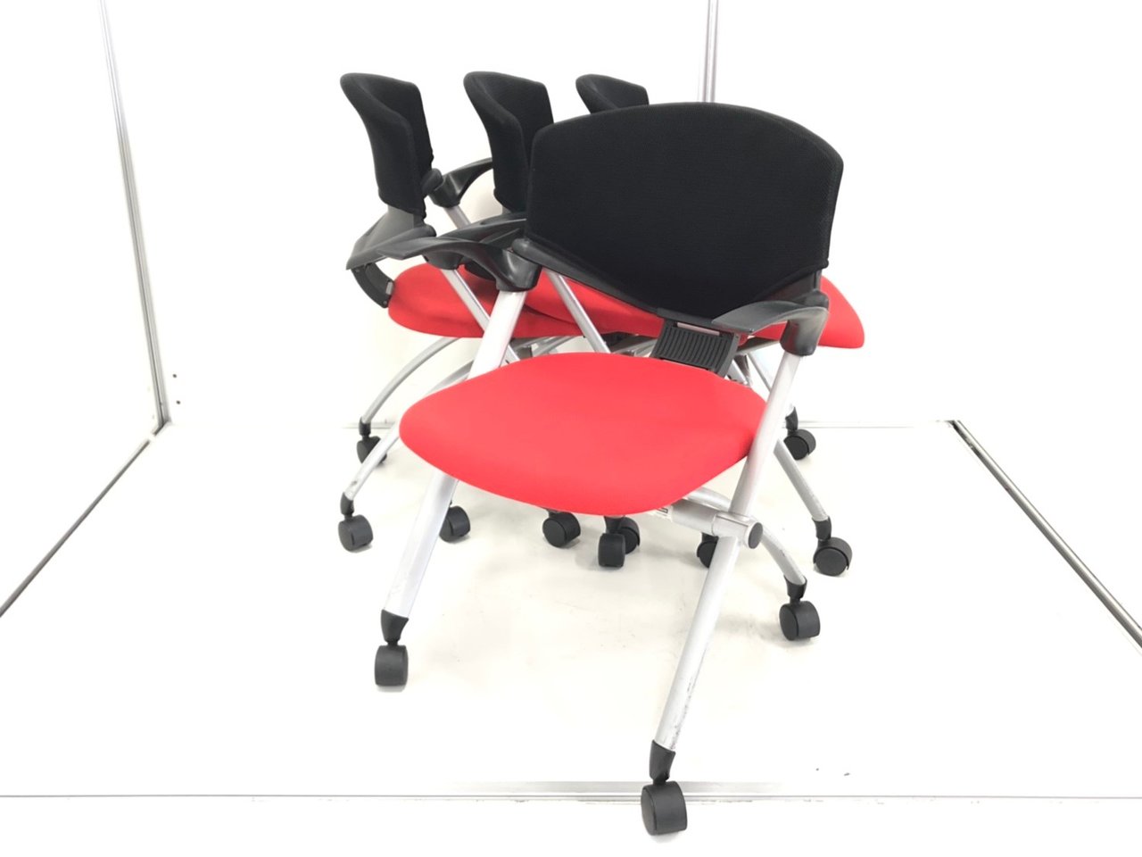 【セットでご購入で10％OFF！】会議用では珍しい肘掛付きです
                        コルサ 
                                    中古
            