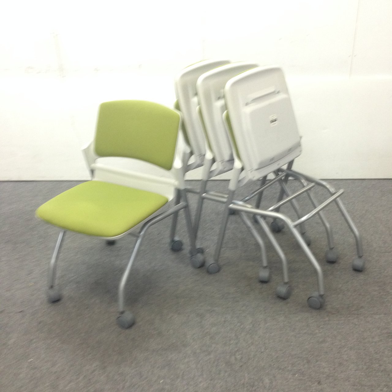 【ロット入荷】【４脚セット】ネスティングチェアがセットで安い！｜人気シリーズ
                        MF-180シリーズ 
                                    中古
            