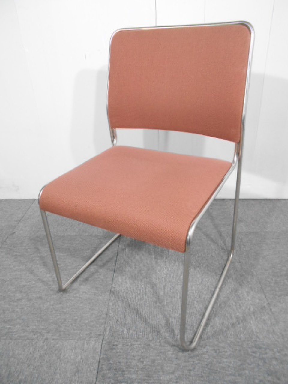 収納便利なスタッキングチェアが入荷！！【関西倉庫在庫】
                        その他シリーズ
                                    中古
            