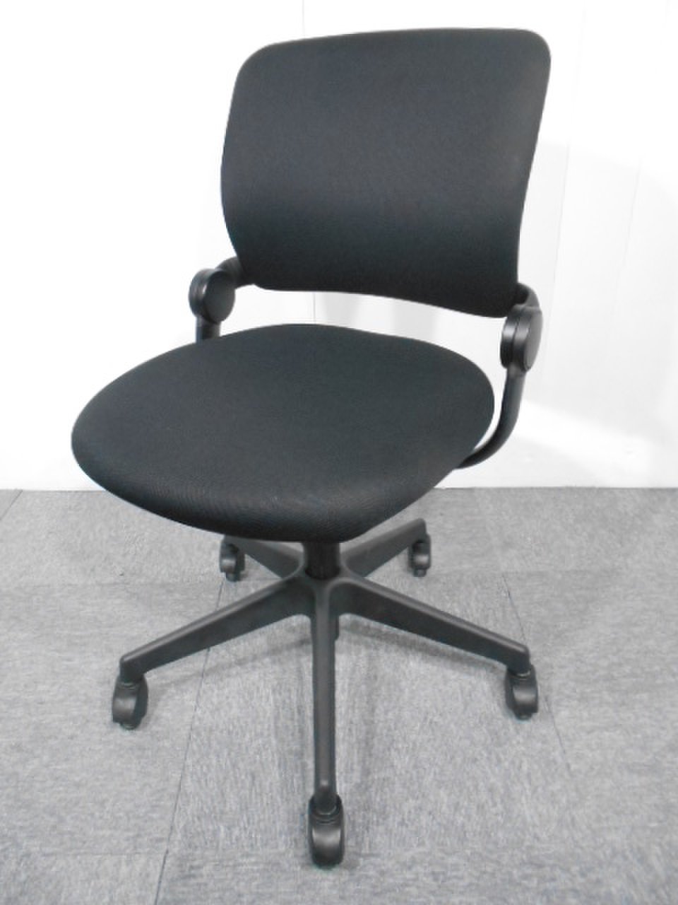 2脚入荷！コクヨ｜サイドフィットチェア
                        サイドフィット 
                                    中古
            