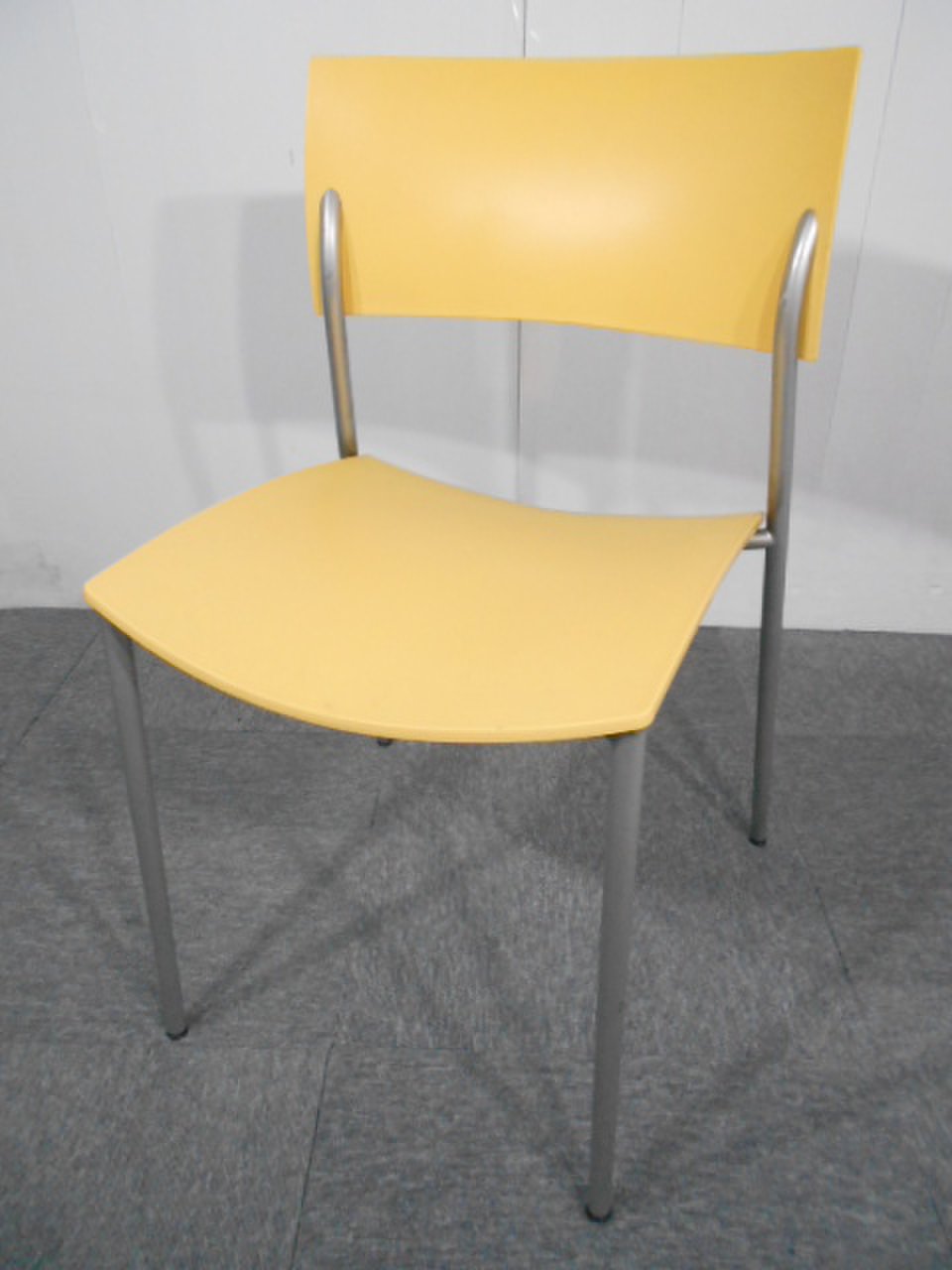 22脚入荷！｜オカムラ製 スタッキングチェア｜希少なイエロー【関西倉庫在庫】
                        その他シリーズ
                                    中古
            