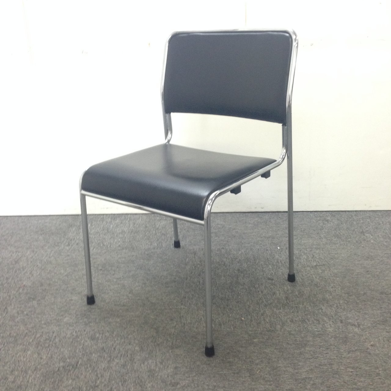 【大量在庫】【お得】コクヨ製のスタッキングチェアがお買い得！在庫が限られているのでお早めに！
                        その他シリーズ
                                    中古
            