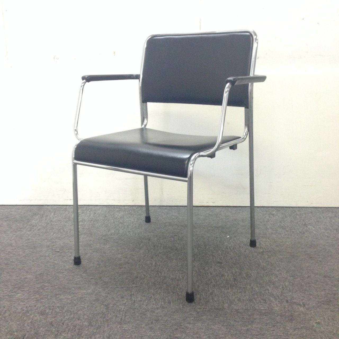 【大量入荷！】【訳あり】【おつとめ】コクヨ製のスタッキングチェアがロットで入荷！
                        その他シリーズ
                                    中古
            