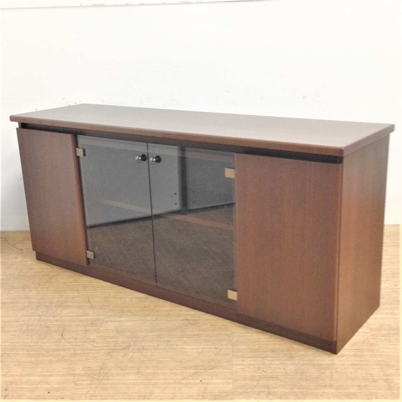 応接家具(役員用家具)サイドボード　重厚感あるブラウン色　オカムラ　【在庫入替価格】
                        その他
                                    中古
            