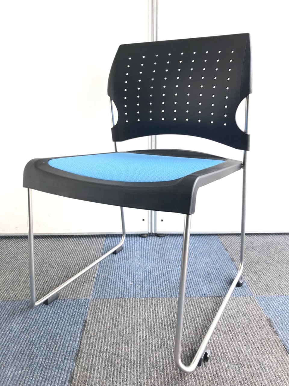 【王道カラーのブルー×ブラックコンビ】横方向に脚連結できます！
                        プレド 
                                    中古
            