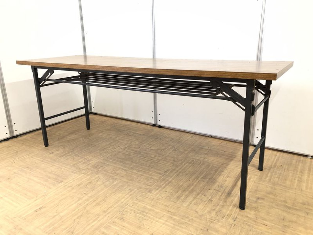 【残り1台】木目調の折りたたみテーブル【学校や公民館などにいかがですか？】
                        その他シリーズ
                                    中古
            