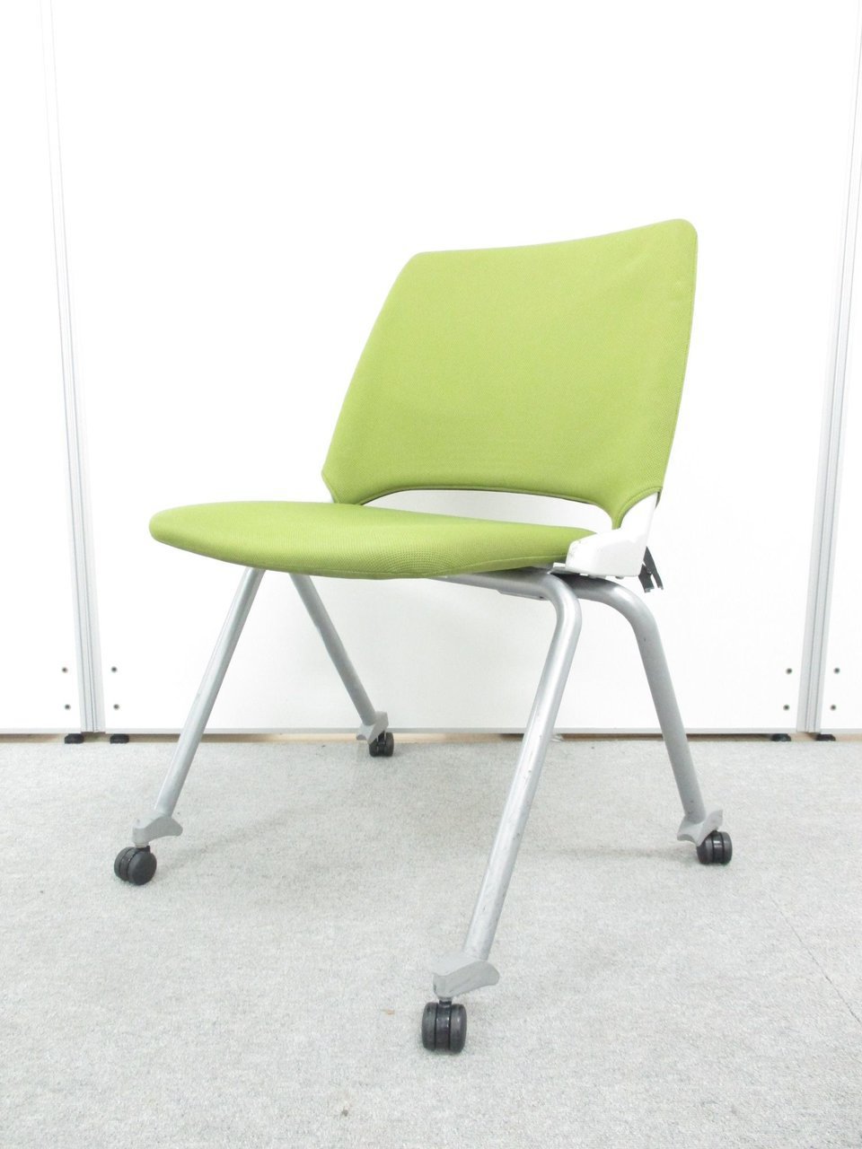 今がお買い得!!【在庫一掃セール品】【定価5万のチェア！】使わない時は横に重ねてスペース確保！【Z】【X】
                        FM-350 
                                    中古
            