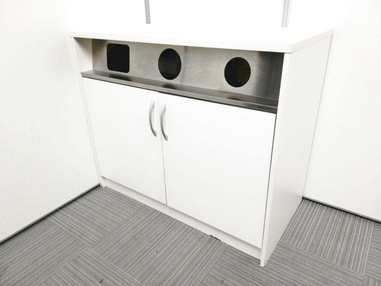 【一部本部分があるのでお値段下げました！使用に問題無し！】清潔感ありますのでオフィスの中でもおすすめなダストボックス入荷！【アルトカフェシリーズ】
                        その他シリーズ
                                    中古
            