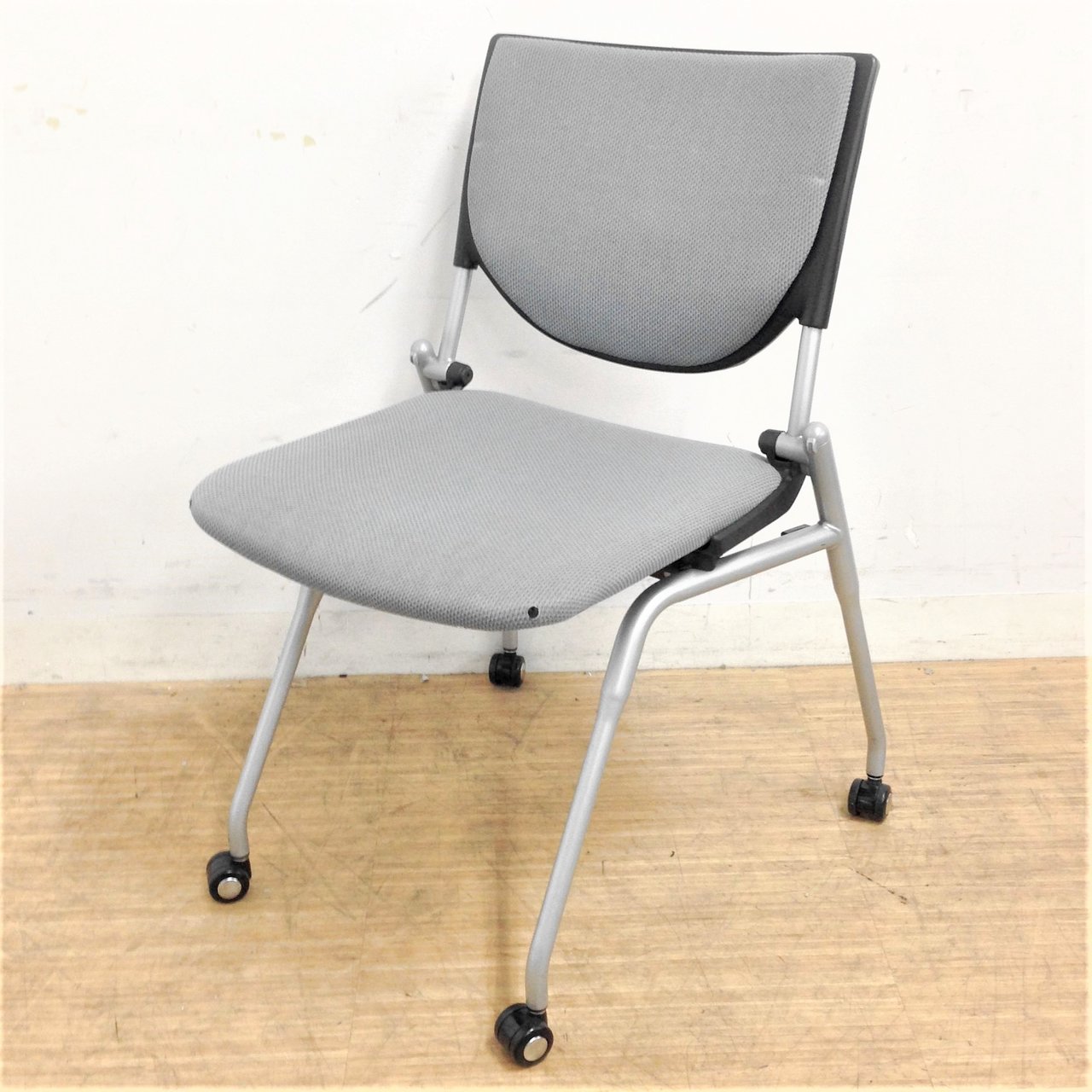 【6脚限定】コスト重視の方必見！！人気のネスタブルチェアがこの価格！！
                        プロスタック 
                                    中古
            